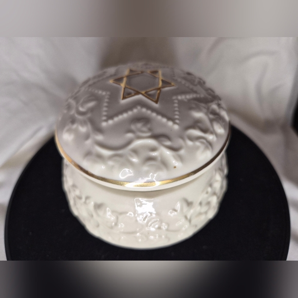 Source Unknown Other - Star of David Cream & Gold Trim Ceramic Trinket Box